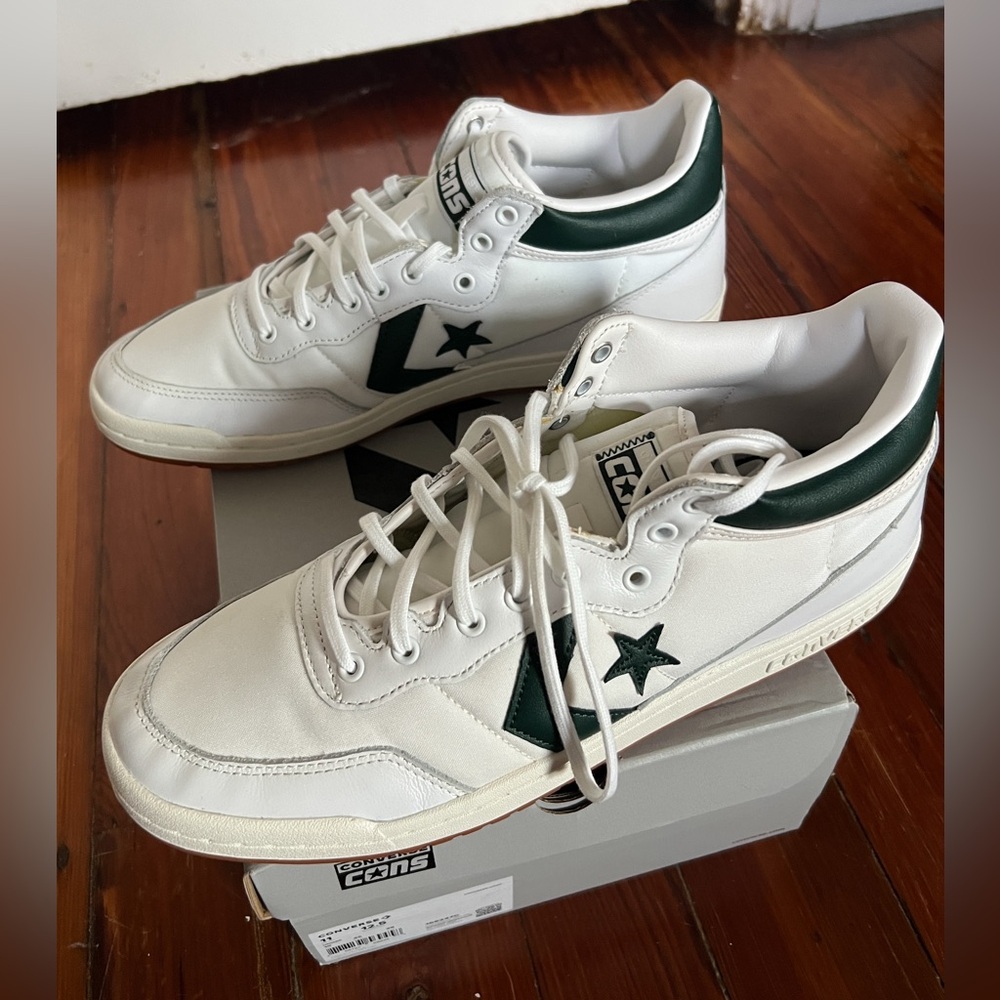NWT Men’s Converse Sneakers